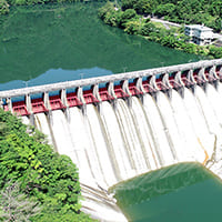 水力発電所の画像