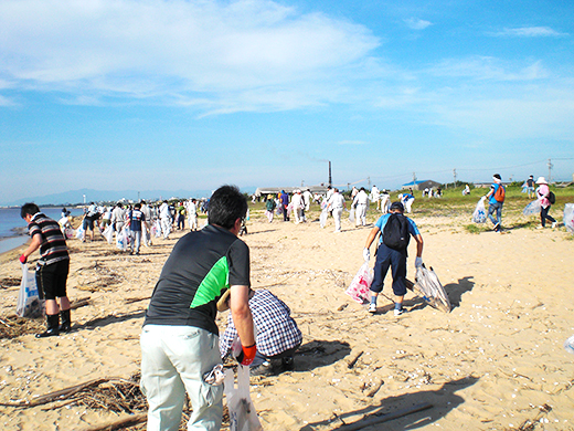 「津市・白塚海岸清掃活動」に参加しました