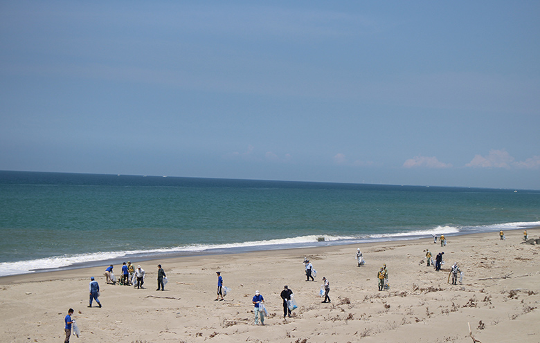 御前崎市「浜岡砂丘の海岸清掃」を実施しました