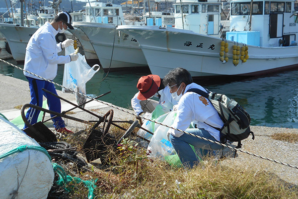 師崎漁港・豊浜漁港・日間賀島西港周辺で海岸清掃を実施しました
