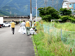 「尾鷲市中川河口左岸の清掃活動」を実施しました