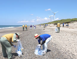 御前崎市「浜岡砂丘の海岸清掃」を実施しました