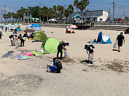 日間賀島　「サンセットビーチ」周辺の清掃活動をおこないました