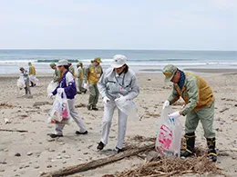御前崎市「浜岡砂丘の海岸清掃」を実施しましたイメージ
