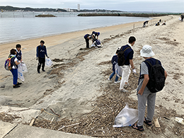 日間賀島「サンセットビーチ」の清掃活動をおこないました