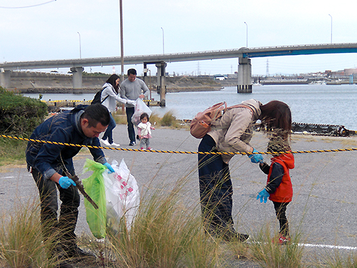 西尾市・一色漁港清掃活動とセリ市場の見学を実施しましたイメージ