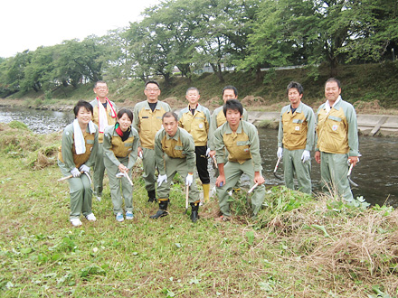 新境川清掃活動の様子　その2