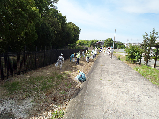 武豊町「石田川・笠松川」清掃活動の様子1