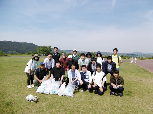 大井川河川敷の清掃活動の様子2