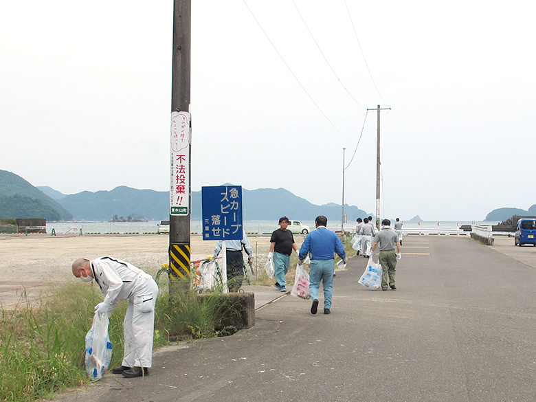 中川河口左岸の清掃活動の様子2
