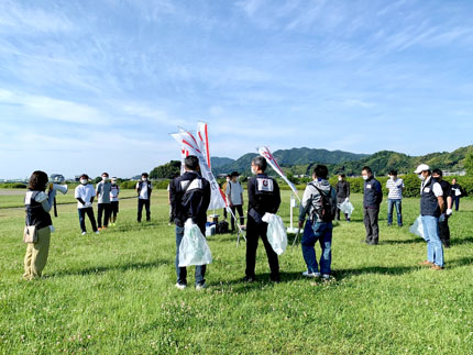 「河川・海岸美化運動」に参加の様子