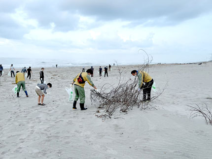 掛川市「大須賀大東区域の海岸一斉清掃」へ参加しましたイメージ