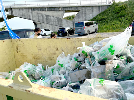 掛川市「大須賀大東区域の海岸一斉清掃」へ参加の様子