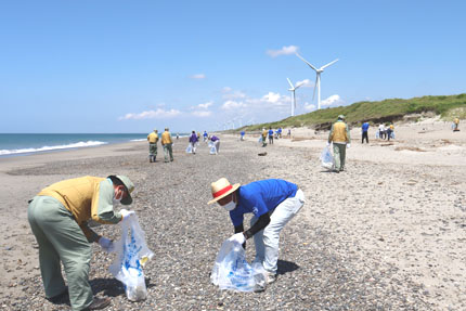 御前崎市「浜岡砂丘の海岸清掃」を実施しましたイメージ