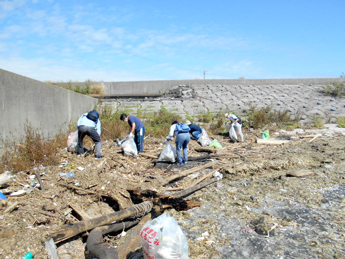 西尾市・一色干潟（衣崎海岸）のボランティア清掃活動を実施しましたイメージ