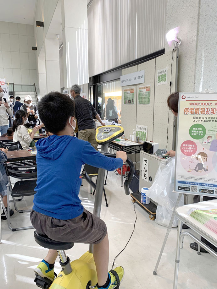 自転車発電機の様子