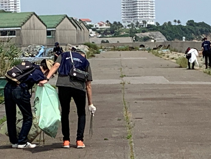 師崎漁港（朝市施設周辺）の清掃活動をおこないましたイメージ