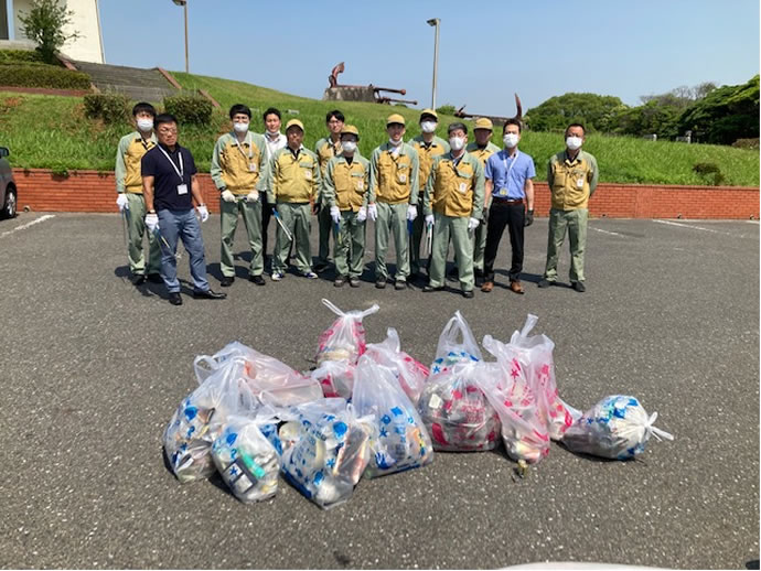 「半田市緑地公園」の海浜清掃を実施の様子