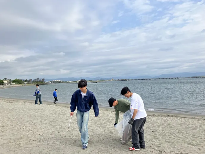「浜名湖クリーン作戦」に参加の様子