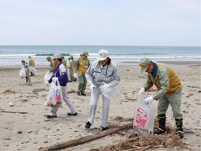 御前崎市「浜岡砂丘の海岸清掃」を実施しました