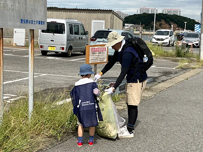 師崎漁港（朝市施設周辺）の清掃活動をおこないましたイメージ
