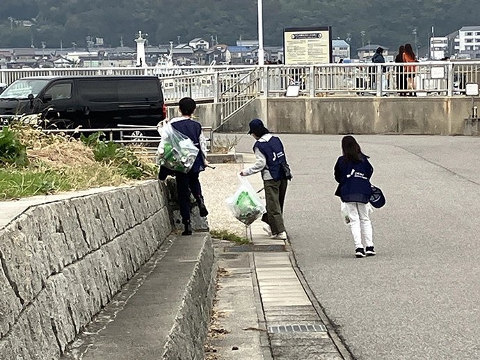 豊浜漁港　釣り桟橋　周辺の清掃活動をおこないましたイメージ