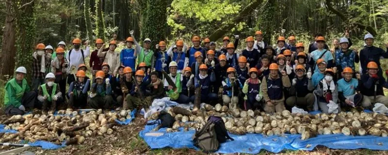 協働の成果「600本を超えるタケノコ」を前に、大きな達成感を味わうことができました