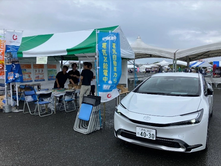 EV車のバッテリーで扇風機を動かす展示