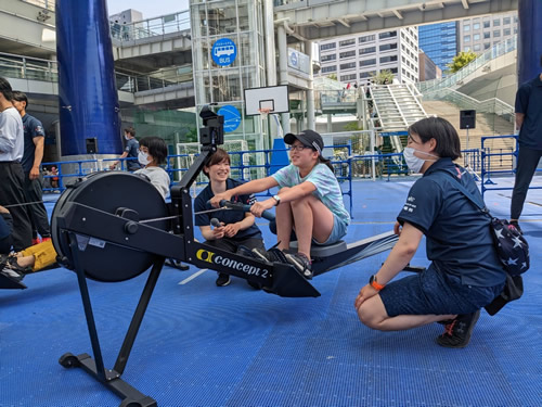 名古屋市スポーツイベントにおける漕艇体験教室の様子