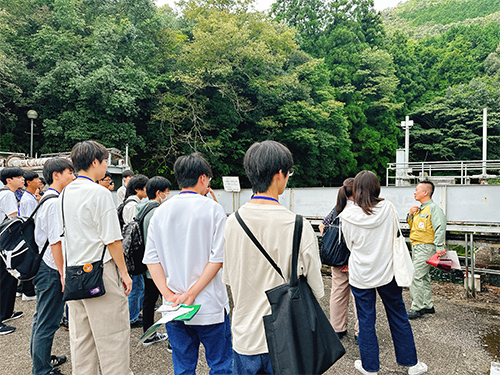 長良川水力発電所の様子