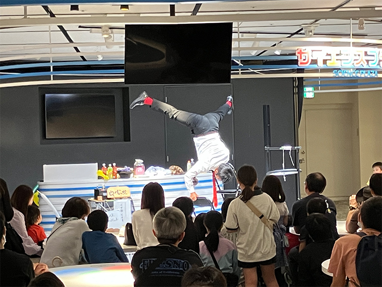 くす田博士のアクロバットサイエンスショー