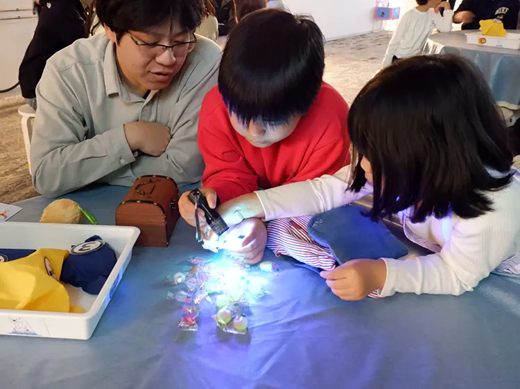 ブラックライトの実験