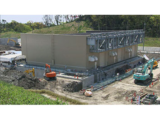 ガスタービン発電機建屋設置工事の様子 2014年4月24日