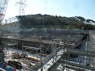 緊急時電気品建屋設置工事の様子 2012年11月21日