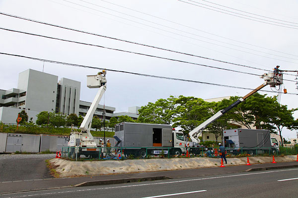 御前崎総合病院への応急送電訓練の様子の写真