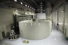 徳山水力発電所発電機室　1号機の写真