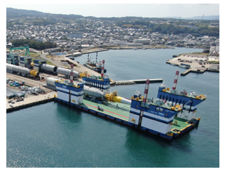 Floating wind turbine unit being loaded