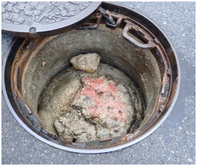 Picture of Sewage is overflowing up to the top of the manhole
