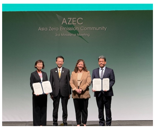 AZEC第3回閣僚会合の覚書式典の様子 AZEC第3回閣僚会合の覚書式典の様子