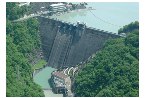 井川ダムの写真