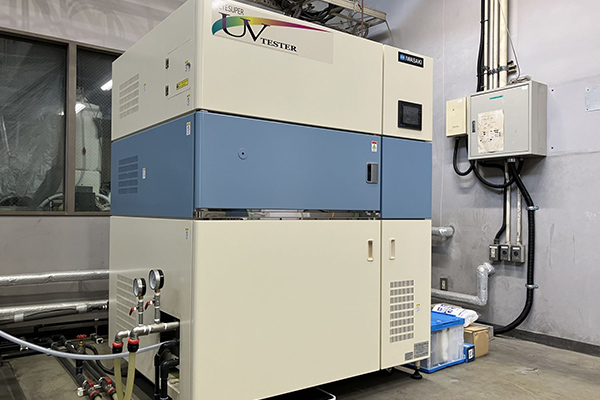 劣化のタイムマシンで製品の未来を予測～促進耐候性試験による材料評価～