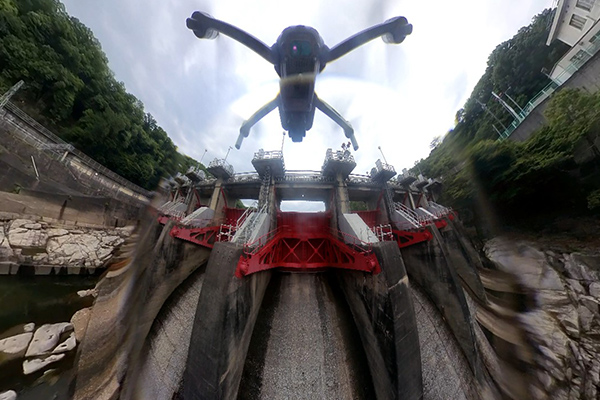 360°カメラとドローンの組み合わせによる設備点検の効率化