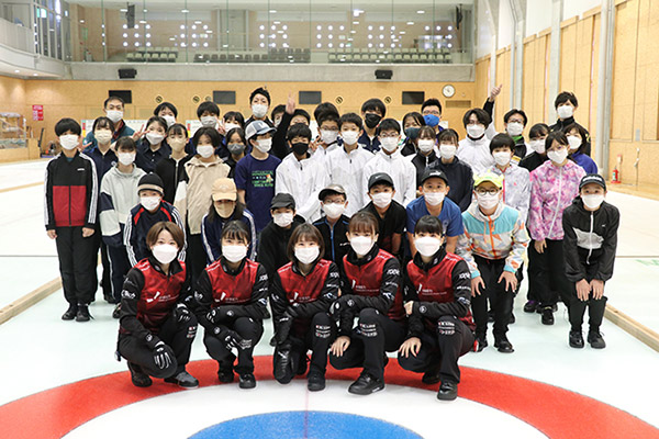 青森県在住ジュニアを対象としたカーリングスクールに講師として参加しましたのイメージ