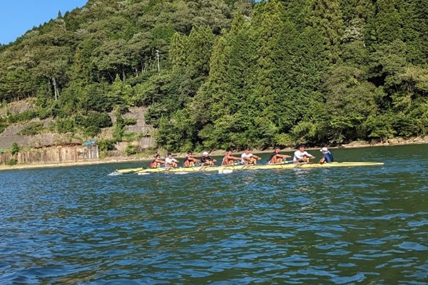 岐阜県恵那市笠置峡での「夏季合宿」と「ボート教室」で地域貢献のイメージ