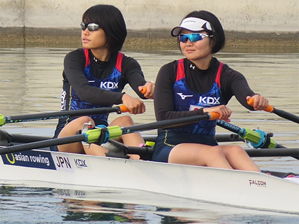 レースに向かう様子(右側が成瀬選手)