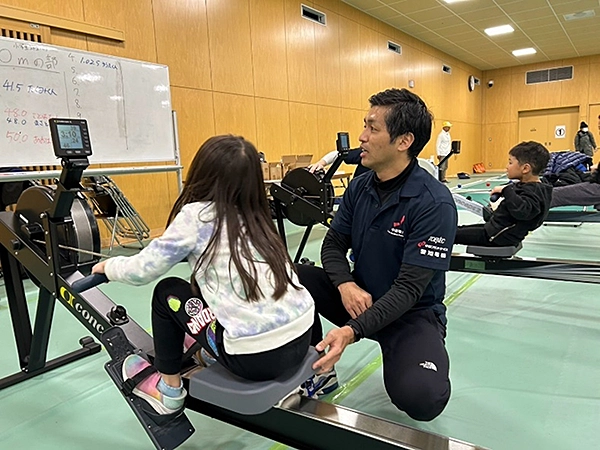 ローイングマシン体験の様子3