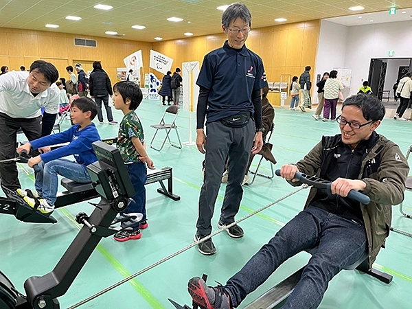 ローイングマシン体験の様子6