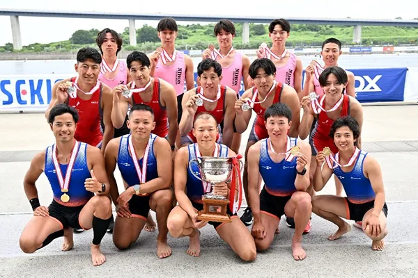 男子舵手付きフォアの選手